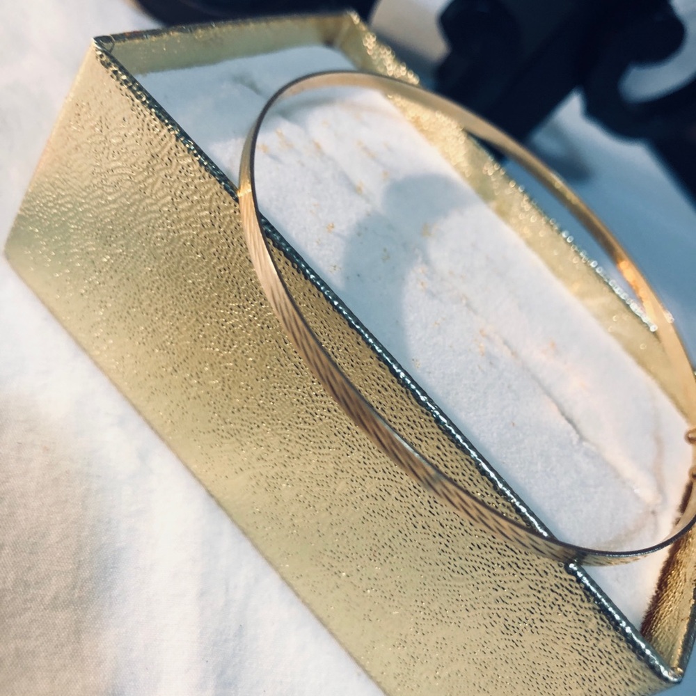 14k Gold Tone Women’s Hinge Bangle Bracelet - Picture 9 of 14